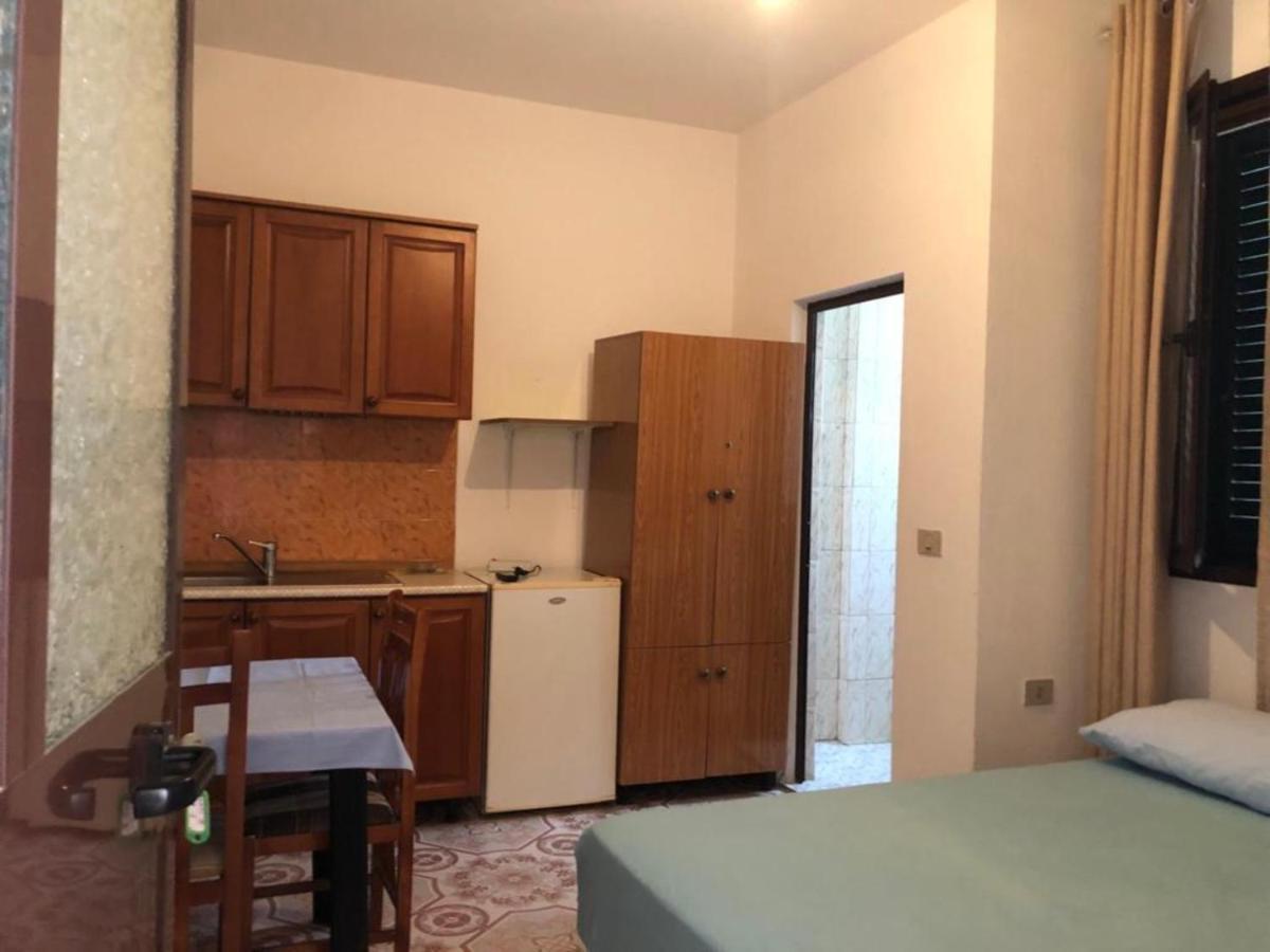 Vila Osmenaj Rent Room Or Apartment Влёра Экстерьер фото