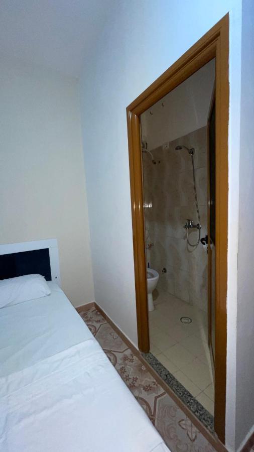 Vila Osmenaj Rent Room Or Apartment Влёра Экстерьер фото