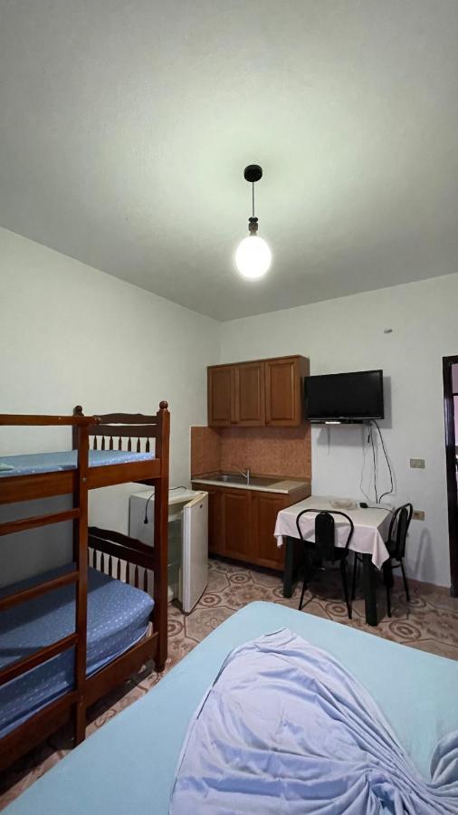 Vila Osmenaj Rent Room Or Apartment Влёра Экстерьер фото