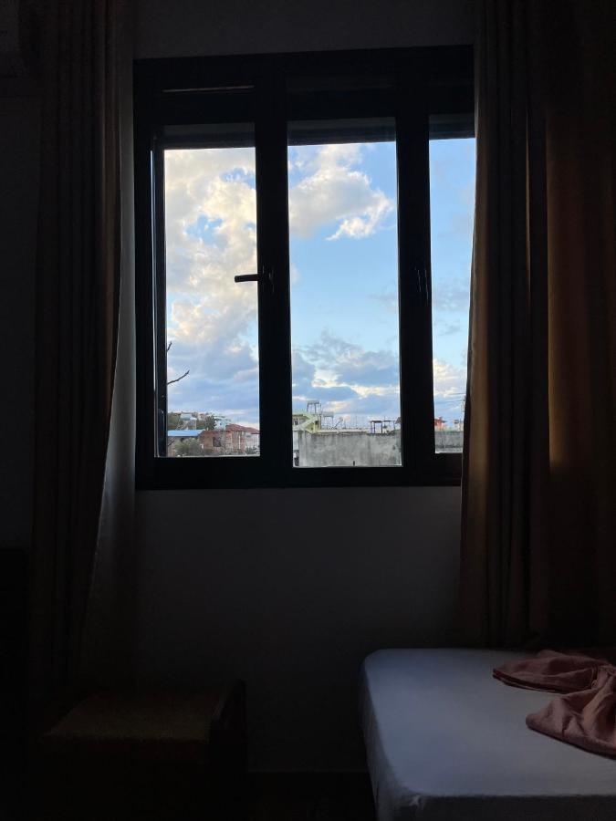Vila Osmenaj Rent Room Or Apartment Влёра Экстерьер фото