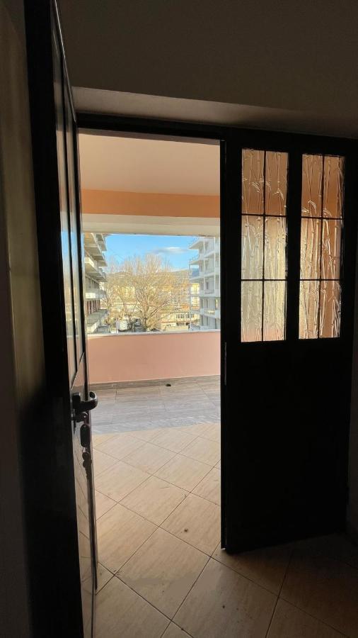 Vila Osmenaj Rent Room Or Apartment Влёра Экстерьер фото