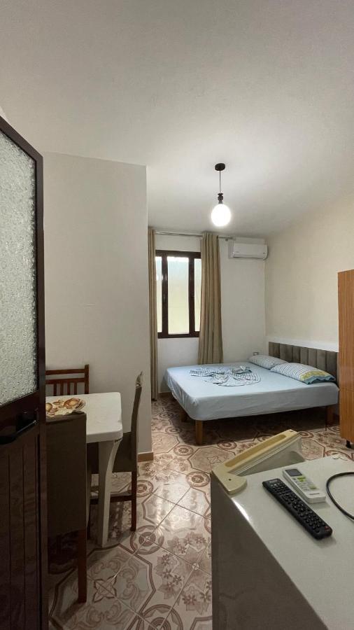 Vila Osmenaj Rent Room Or Apartment Влёра Экстерьер фото
