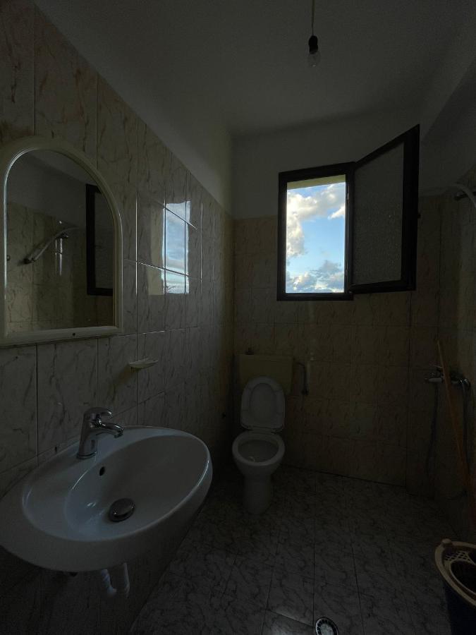Vila Osmenaj Rent Room Or Apartment Влёра Экстерьер фото
