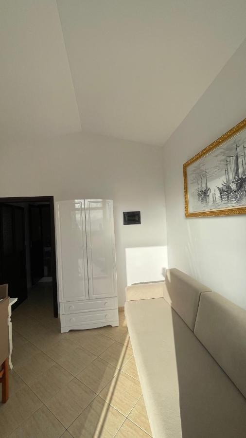 Vila Osmenaj Rent Room Or Apartment Влёра Экстерьер фото