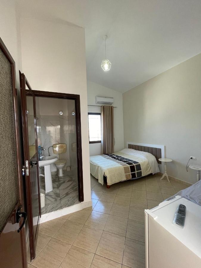 Vila Osmenaj Rent Room Or Apartment Влёра Экстерьер фото