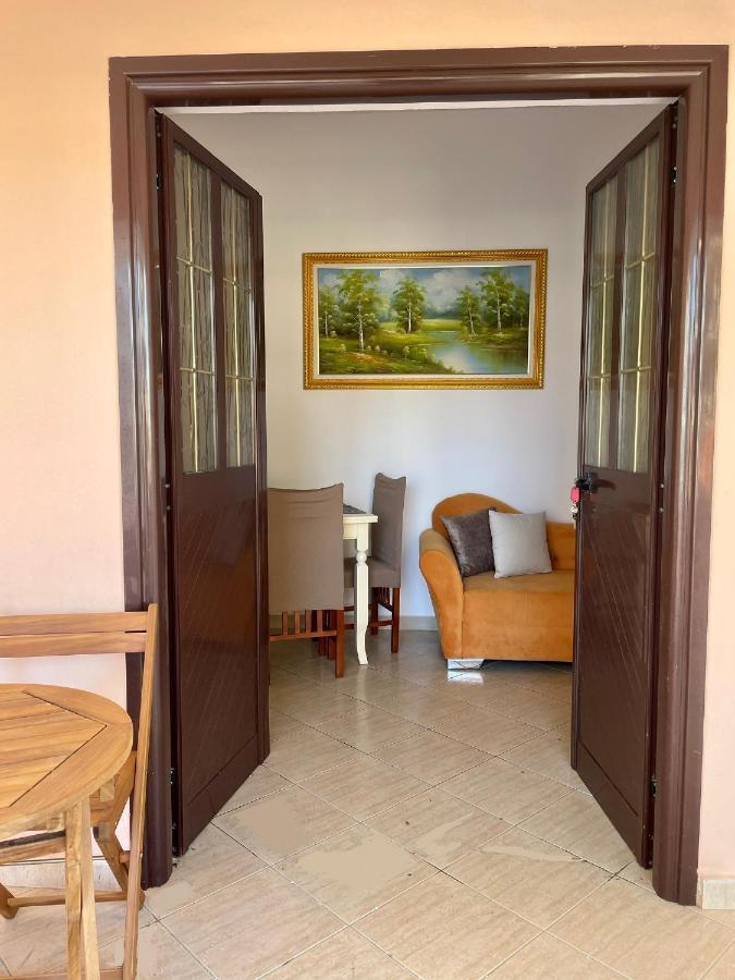 Vila Osmenaj Rent Room Or Apartment Влёра Экстерьер фото