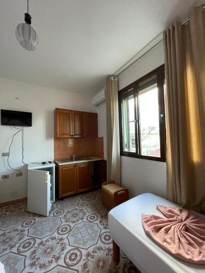 Vila Osmenaj Rent Room Or Apartment Влёра Экстерьер фото