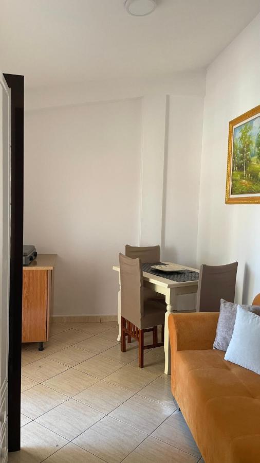 Vila Osmenaj Rent Room Or Apartment Влёра Экстерьер фото