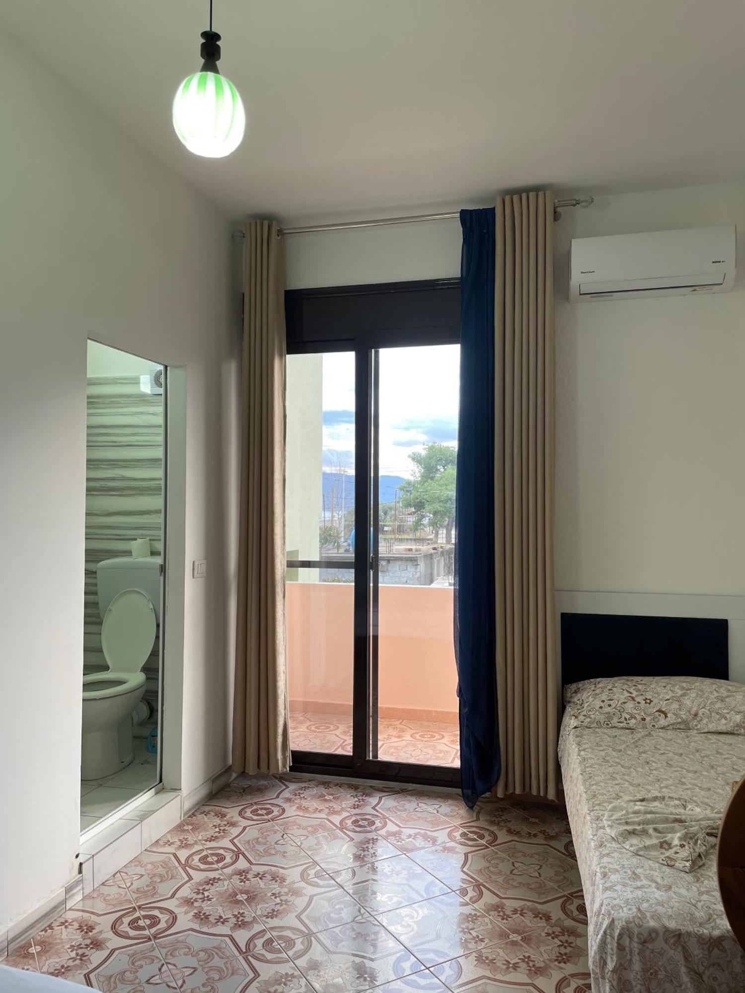 Vila Osmenaj Rent Room Or Apartment Влёра Экстерьер фото