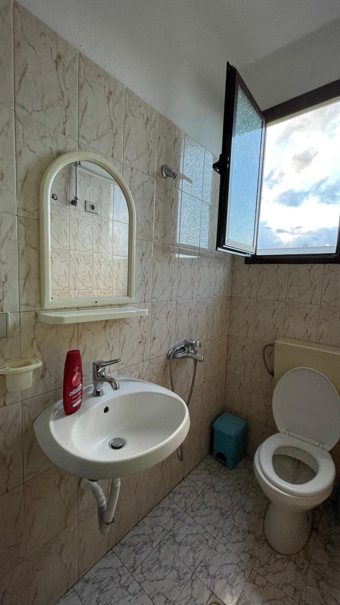 Vila Osmenaj Rent Room Or Apartment Влёра Экстерьер фото